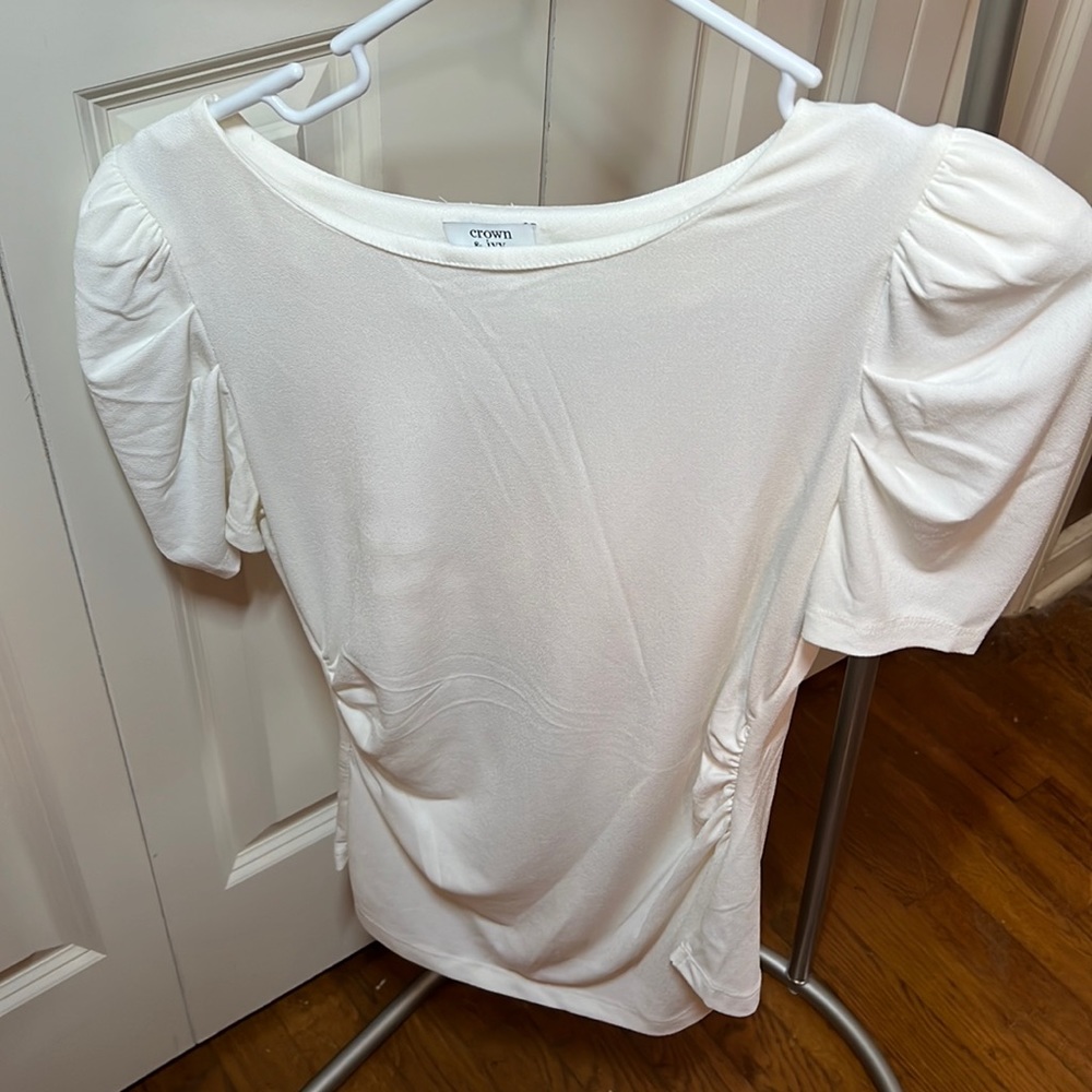 Crown & Ivy White Puffy Short Sleeve Blouse